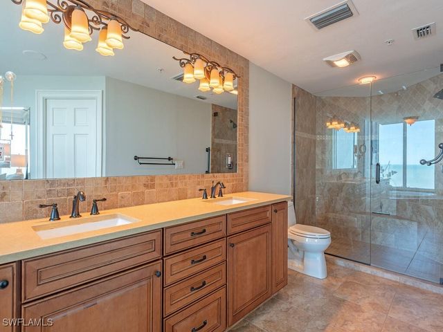 60 Seagate DR 1205, Naples, FL 34103