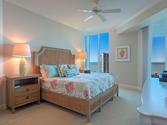 60 Seagate DR 1205, Naples, FL 34103