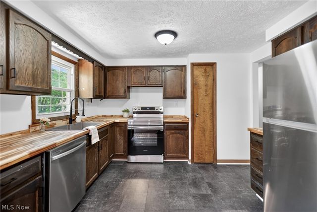 7926 Price Schaffer Road, Hubbard, OH 44425