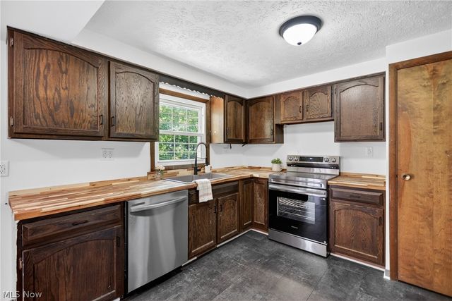 7926 Price Schaffer Road, Hubbard, OH 44425