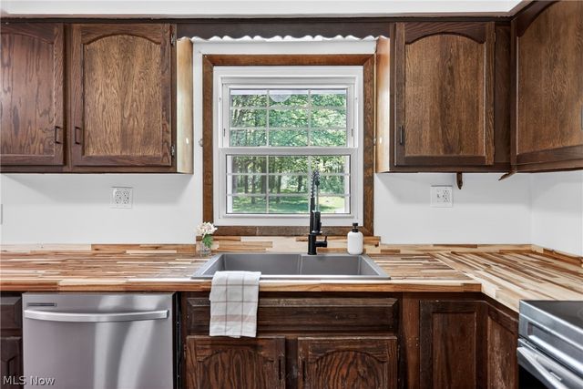 7926 Price Schaffer Road, Hubbard, OH 44425