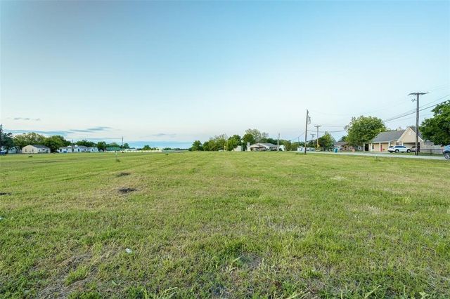 102 E Hubbard Street, Josephine, TX 75173