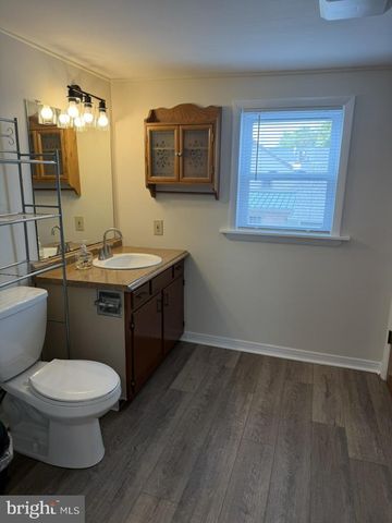 513 E WALNUT ST, Perkasie, PA 18944