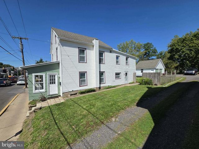 513 E WALNUT ST, Perkasie, PA 18944