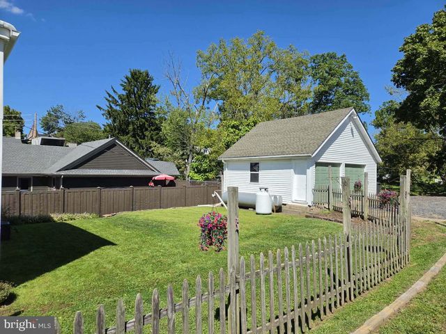 513 E WALNUT ST, Perkasie, PA 18944