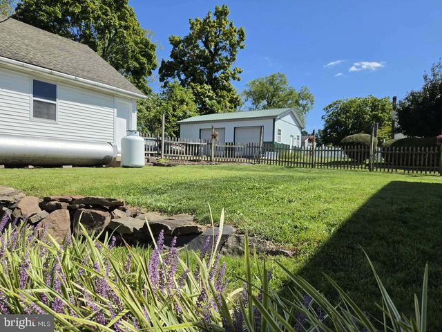 513 E WALNUT ST, Perkasie, PA 18944