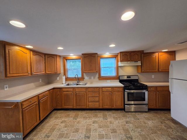 513 E WALNUT ST, Perkasie, PA 18944
