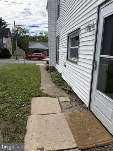 513 E WALNUT ST, Perkasie, PA 18944