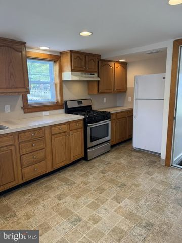 513 E WALNUT ST, Perkasie, PA 18944