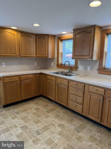 513 E WALNUT ST, Perkasie, PA 18944