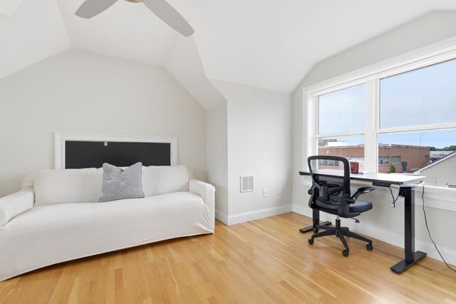 35 Thomas St 35, Medford, MA 02155