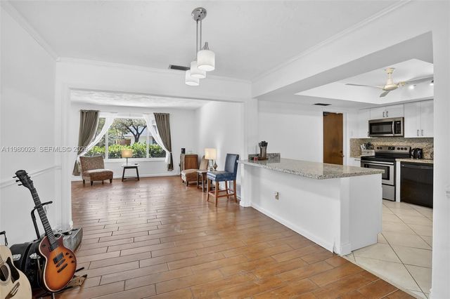 11501 NW 15th St, Pembroke Pines, FL 33026