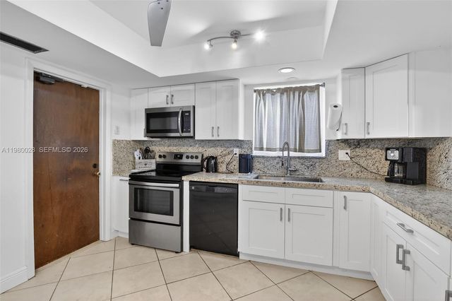 11501 NW 15th St, Pembroke Pines, FL 33026