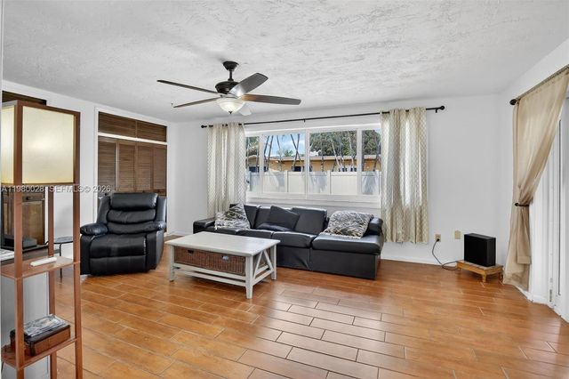 11501 NW 15th St, Pembroke Pines, FL 33026