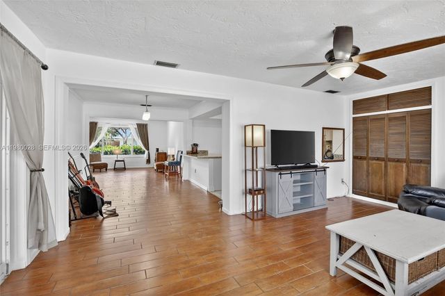 11501 NW 15th St, Pembroke Pines, FL 33026