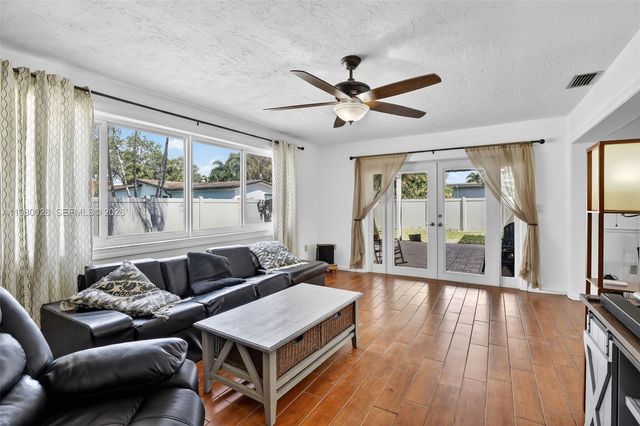 11501 NW 15th St, Pembroke Pines, FL 33026