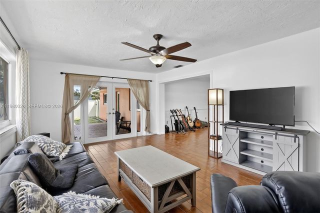 11501 NW 15th St, Pembroke Pines, FL 33026