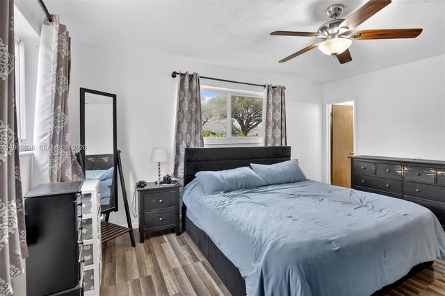 11501 NW 15th St, Pembroke Pines, FL 33026