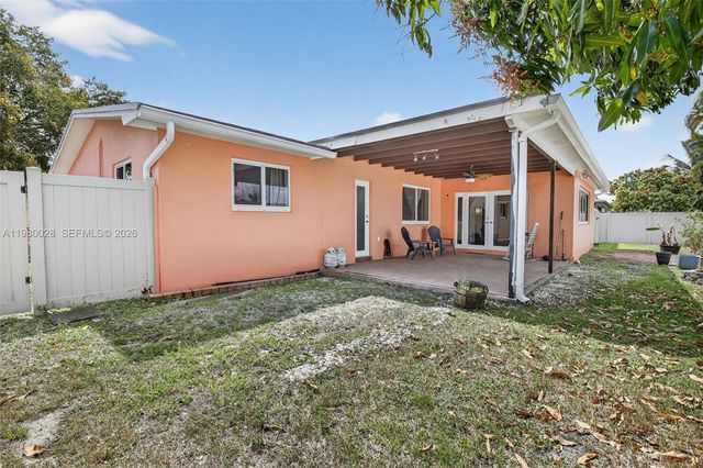 11501 NW 15th St, Pembroke Pines, FL 33026