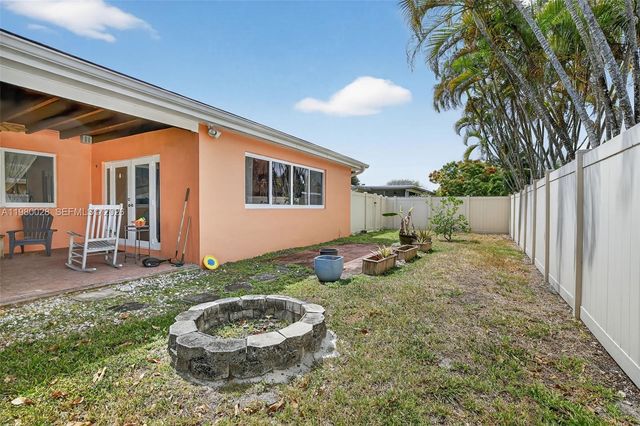 11501 NW 15th St, Pembroke Pines, FL 33026