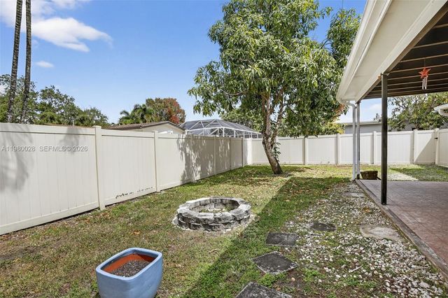 11501 NW 15th St, Pembroke Pines, FL 33026