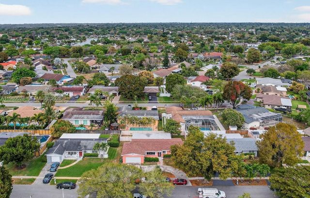 11501 NW 15th St, Pembroke Pines, FL 33026