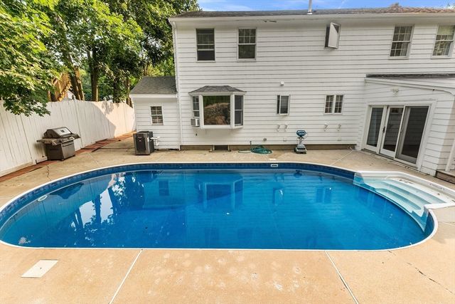 399 Cedar Brook Rd, Lynn, MA 01904