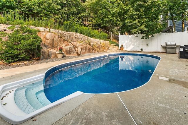 399 Cedar Brook Rd, Lynn, MA 01904
