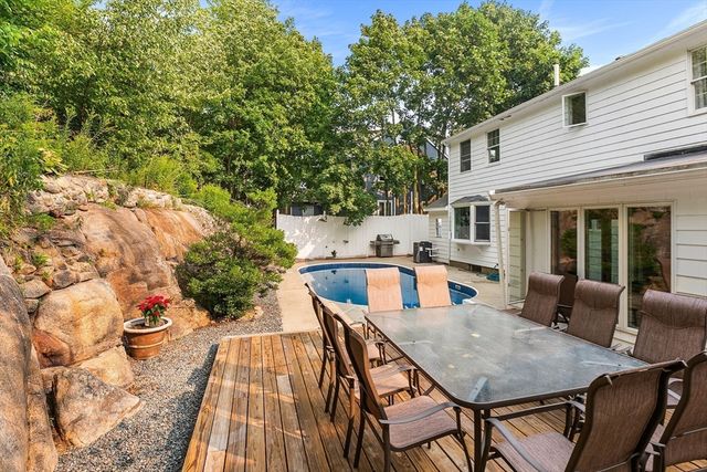 399 Cedar Brook Rd, Lynn, MA 01904