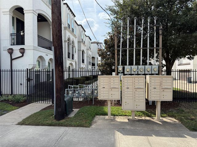 2724 Freund Street, Houston, TX 77003