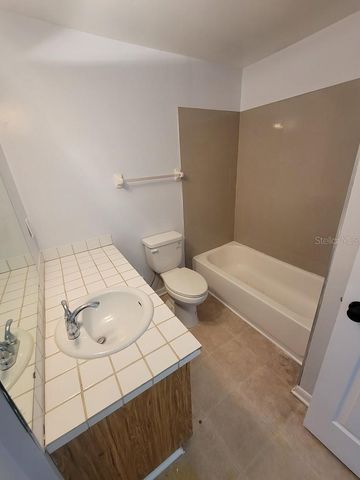 5122 TEMPLE HEIGHTS ROAD D, Tampa, FL 33617