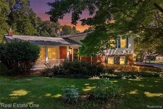 11075 Shadywood Drive, Brighton, MI 48114
