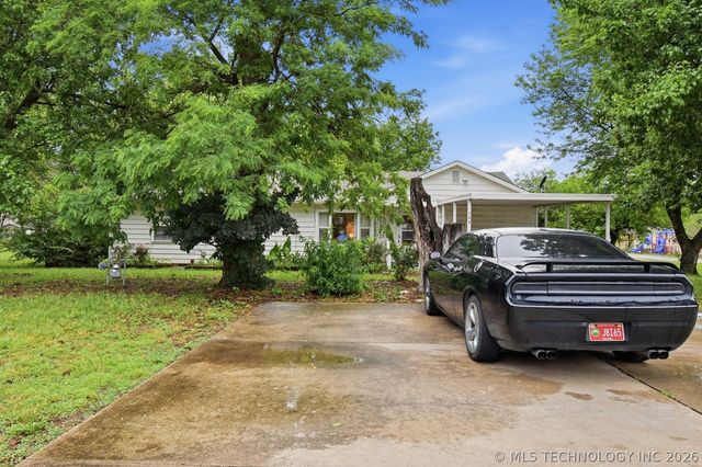 105 S Locust Street, Oologah, OK 74053