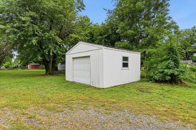 105 S Locust Street, Oologah, OK 74053