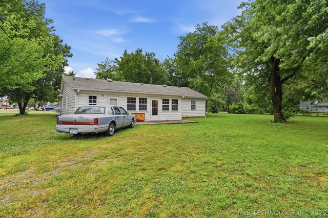 105 S Locust Street, Oologah, OK 74053