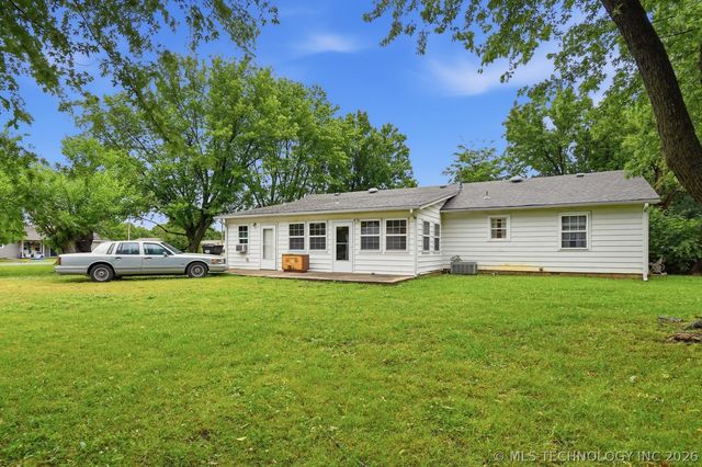 105 S Locust Street, Oologah, OK 74053