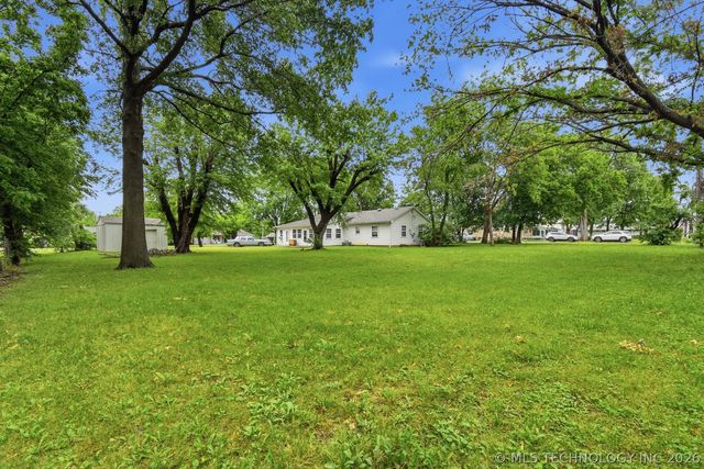 105 S Locust Street, Oologah, OK 74053