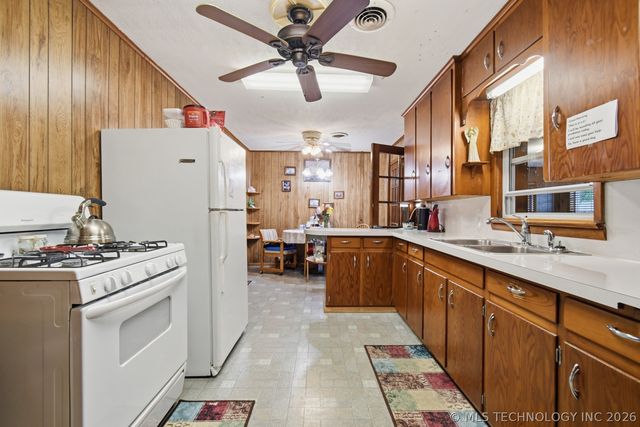 105 S Locust Street, Oologah, OK 74053