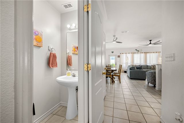 15102 Leeward Dr 604, Corpus Christi, TX 78418