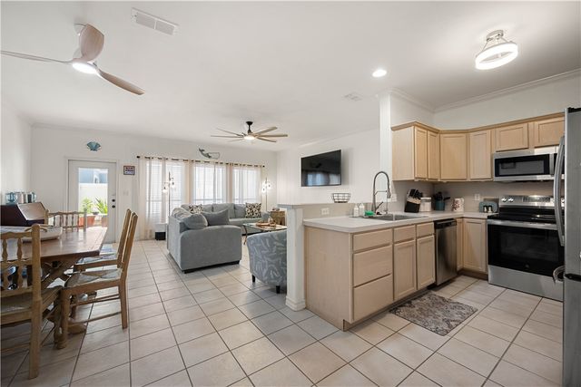 15102 Leeward Dr 604, Corpus Christi, TX 78418