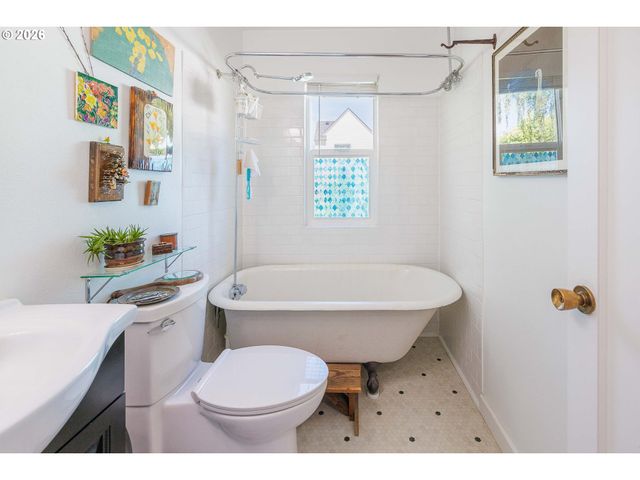 7003 N WALL Ave, Portland, OR 97203