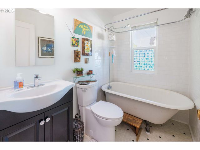 7003 N WALL Ave, Portland, OR 97203