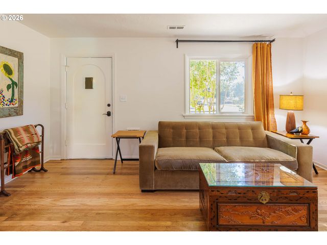 7003 N WALL Ave, Portland, OR 97203