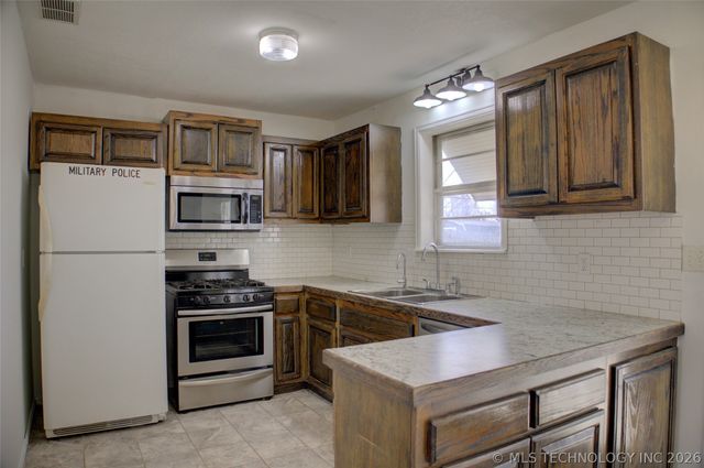 1405 N Lang Street, Claremore, OK 74017