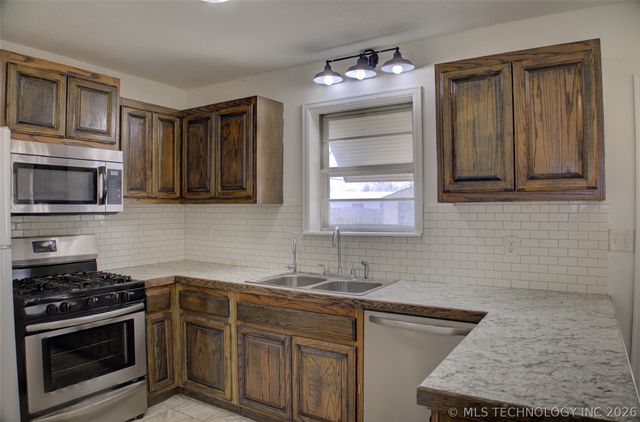 1405 N Lang Street, Claremore, OK 74017