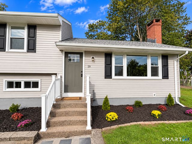 19 Winthrop Boulevard, Cromwell, CT 06416