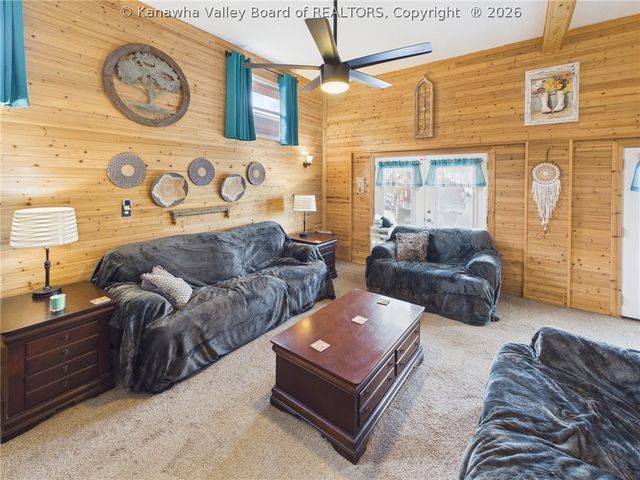 19 River Drive, Elkview, WV 25071