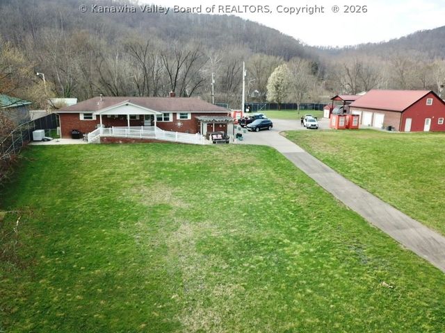 19 River Drive, Elkview, WV 25071