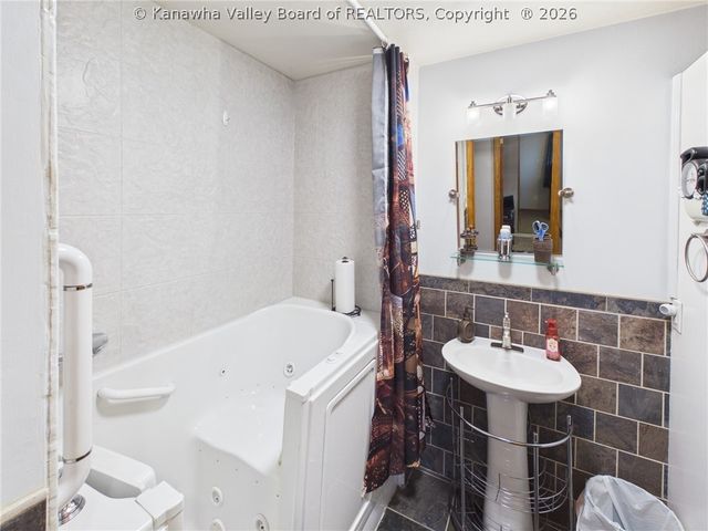 19 River Drive, Elkview, WV 25071