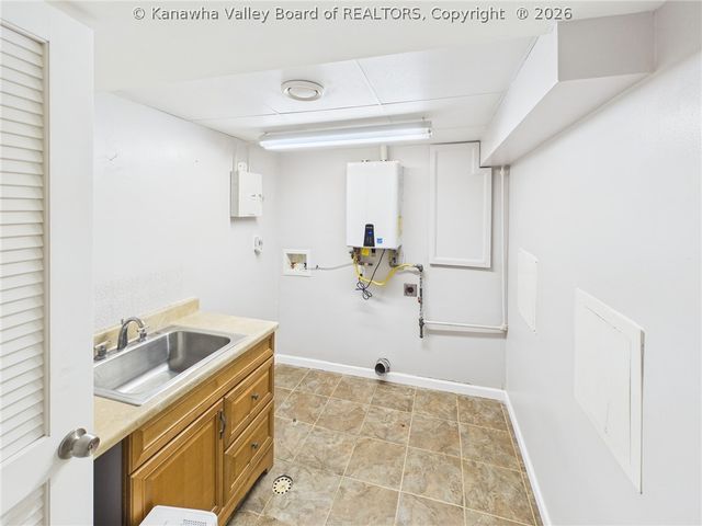 19 River Drive, Elkview, WV 25071